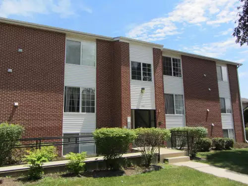 2019-11/NIU-Apartment-Building-620694.webp