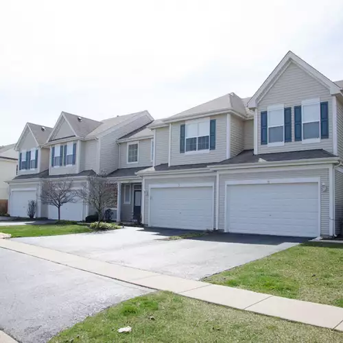 2019-12/NIU-Apartment-Building-623604.webp