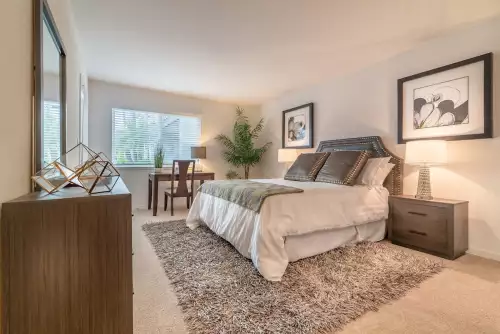 S Bed Beverly Plaza Apartments 27