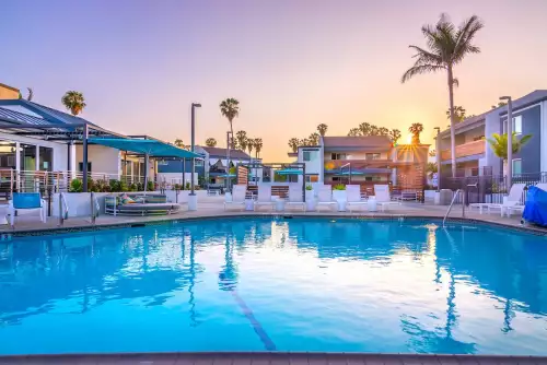 CAL-STATE-LONG-BEACH-Apartment-Building-678101.webp