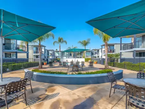 CAL-STATE-LONG-BEACH-Apartment-Building-678123.webp