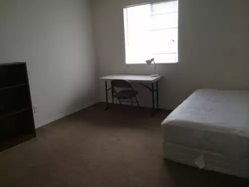 S Bed 1121 Hoffman Ave, Long Beach, CA 90813 3