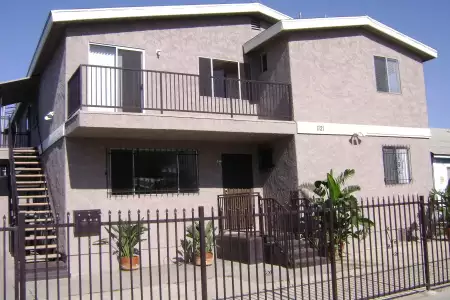CAL-STATE-LONG-BEACH-Apartment-Building-685812.webp