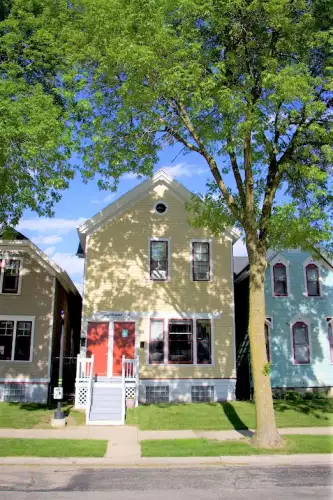 2020-07/MARQUETTE-Apartment-Building-684753.webp