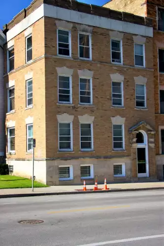 2020-07/MARQUETTE-Apartment-Building-684920.webp