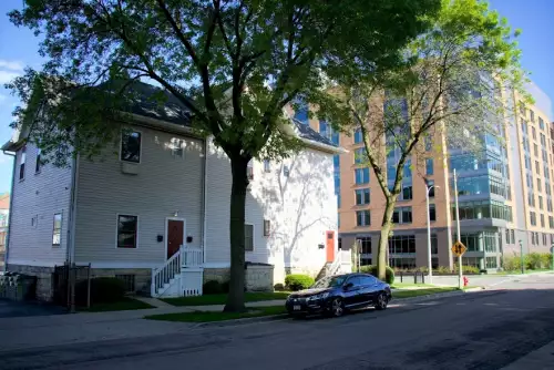 2020-07/MARQUETTE-Apartment-Building-684979.webp