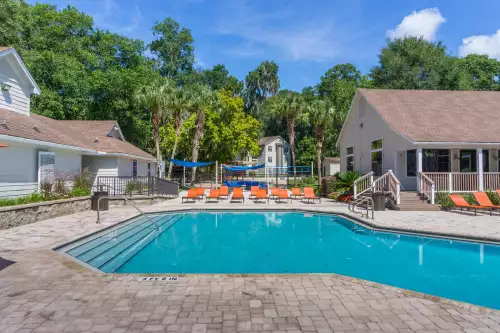 UNIVERSITY-OF-FLORIDA-Apartment-Building-690761.webp