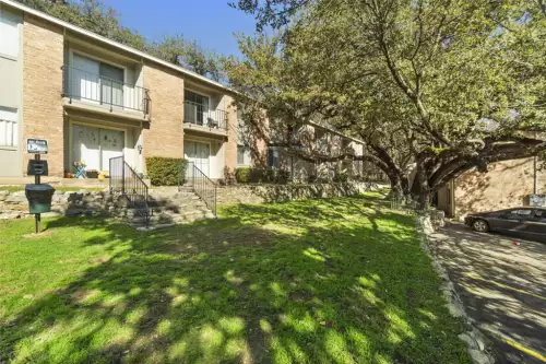 S Bed Treehouse Apartments 5