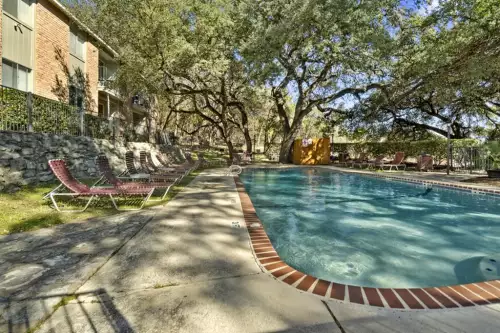 S Bed Treehouse Apartments 10