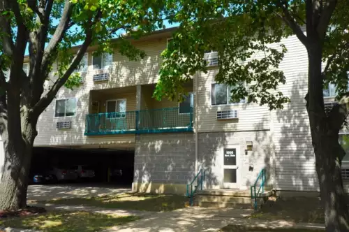 2020-09/UIUC-Apartment-Building-708800.webp