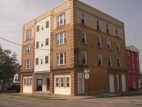 2020-10/Binghamton-University-Apartment-Building-721627.webp