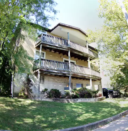 2020-10/penn-state-Apartment-Building-719447.webp