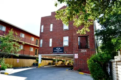 2020-10/ut-austin-Apartment-Building-735646.webp