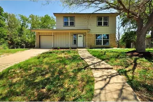2020-10/ut-austin-Apartment-Building-736188.webp