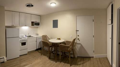 S Bed 444 W Main St Madison, WI 53703 2