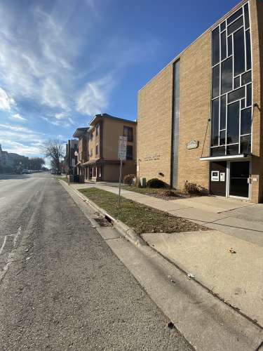 S Bed 444 W Main St Madison, WI 53703 10