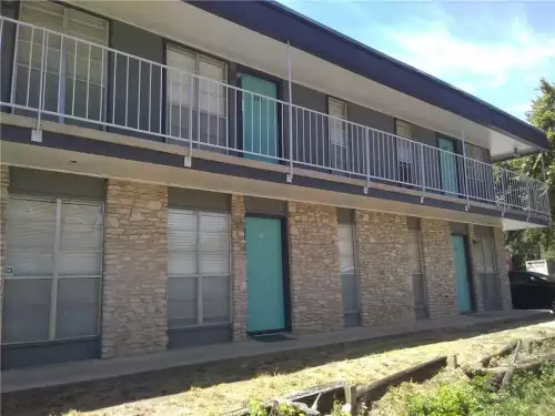 2021-02/UT-AUSTIN-Apartment-Building-938934.webp