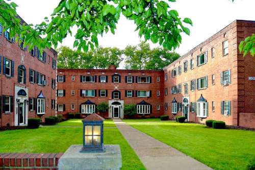 S Bed Regency Court Apartments 1