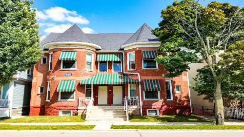 2021-08/MARQUETTE-Apartment-Building-1696980.webp