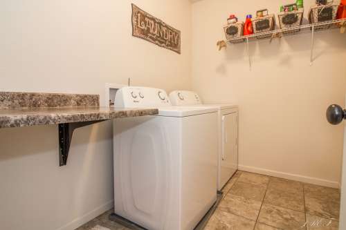 S Bed Log Hill Off College 17