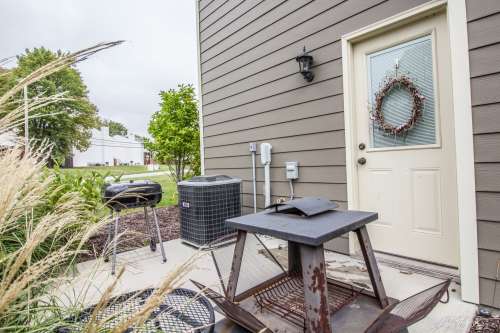 S Bed Log Hill Off College 27