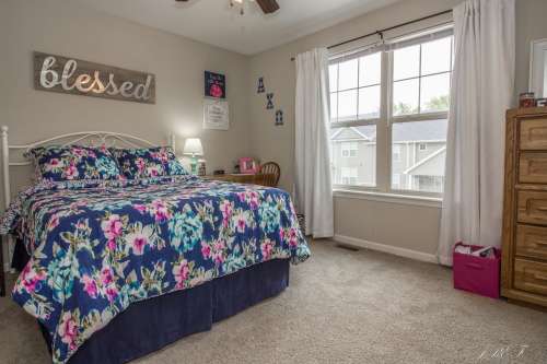 S Bed Log Hill Off College 14