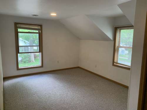 S Bed 1118 S Barstow St 28