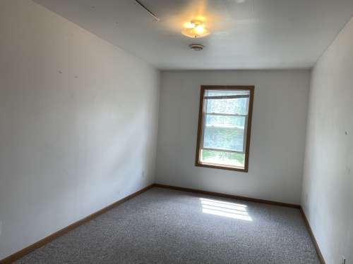 S Bed 1118 S Barstow St 30