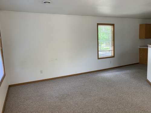 S Bed 1118 S Barstow St 25