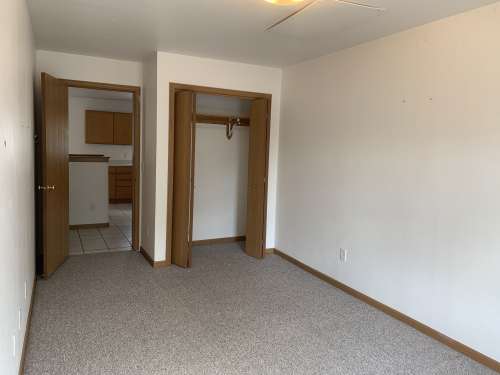 S Bed 1118 S Barstow St 24