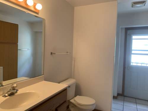 S Bed 1118 S Barstow St 22