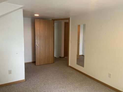 S Bed 1118 S Barstow St 19