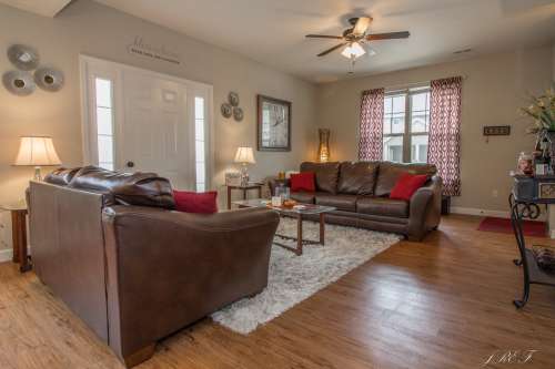 S Bed Log Hill Off College 1