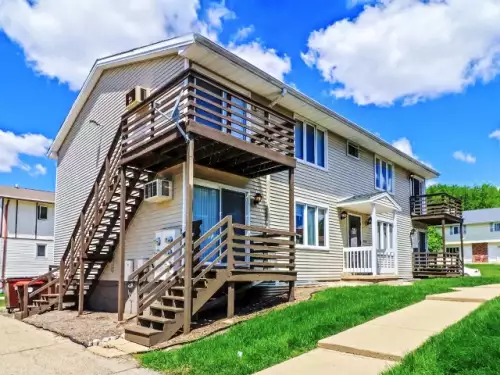 2021-10/ILLINOIS-STATE-UNIVERSITY-Apartment-Building-1842333.webp