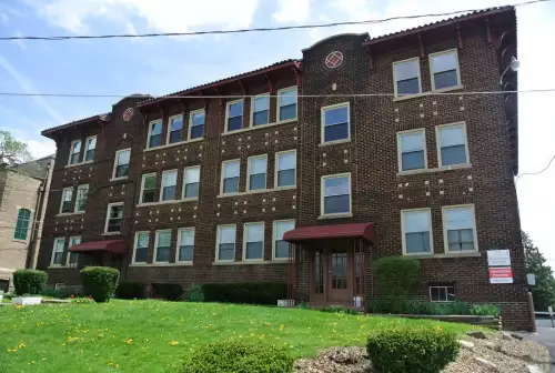 2021-12/YOUNGSTOWN-STATE-Apartment-Building-6671680.webp