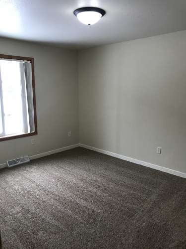S Bed 922 Elmwood Ave, Oshkosh, WI 54901, USA 19