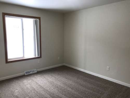 S Bed 922 Elmwood Ave, Oshkosh, WI 54901, USA 14