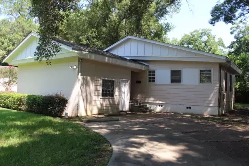 2022-01/FSU-Apartment-Building-7684623.webp