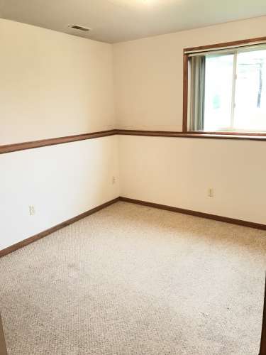S Bed 922 Elmwood Ave, Oshkosh, WI 54901, USA 18