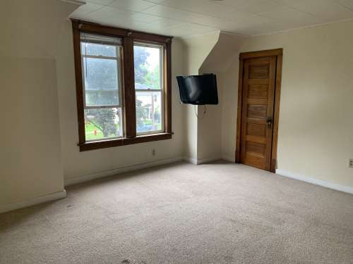 S Bed 222 Niagara St 2