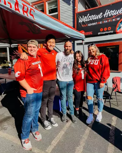 S Bed COUG HOUSING - Live On The Hill! 17