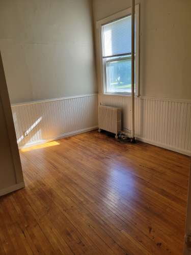 S Bed 827 Cherry St, Oshkosh, WI 54901 5