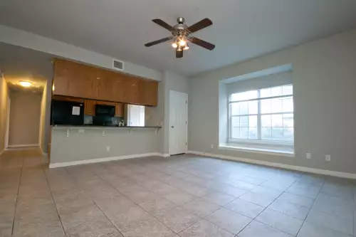 2022-09/UT-AUSTIN-Apartment-Building-10813391.webp