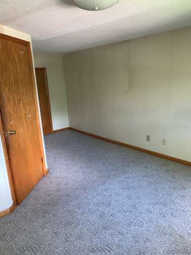 S Bed 333 Niagara St 18