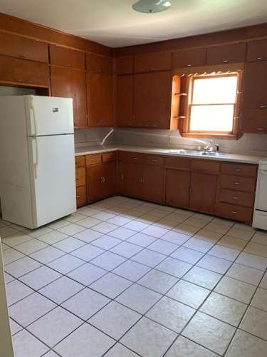 S Bed 333 Niagara St 1