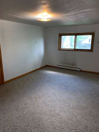 S Bed 333 Niagara St 19