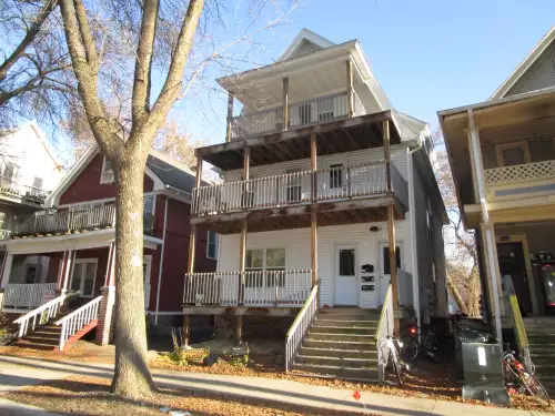 2022-11/MADISON-Apartment-Building-11698180.webp
