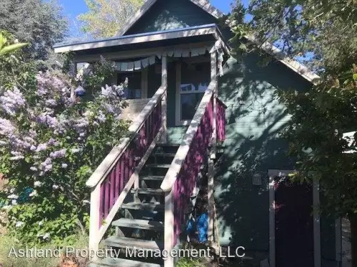 SOUTHERN-OREGON-Apartment-Building-11445966.webp