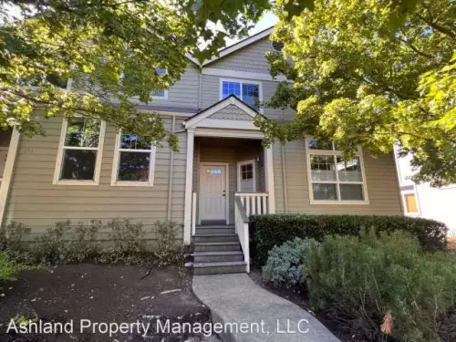 SOUTHERN-OREGON-Apartment-Building-11446005.webp