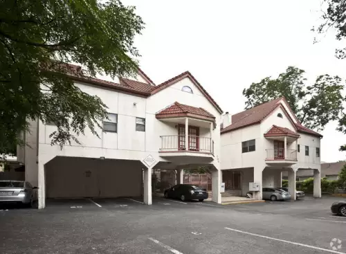 2022-11/UT-AUSTIN-Apartment-Building-11480518.webp